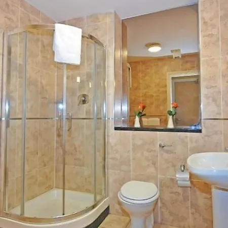 The Glen بيت ضيافة